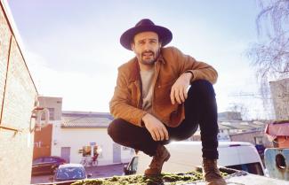 A portrait of Florian Zumkehr.